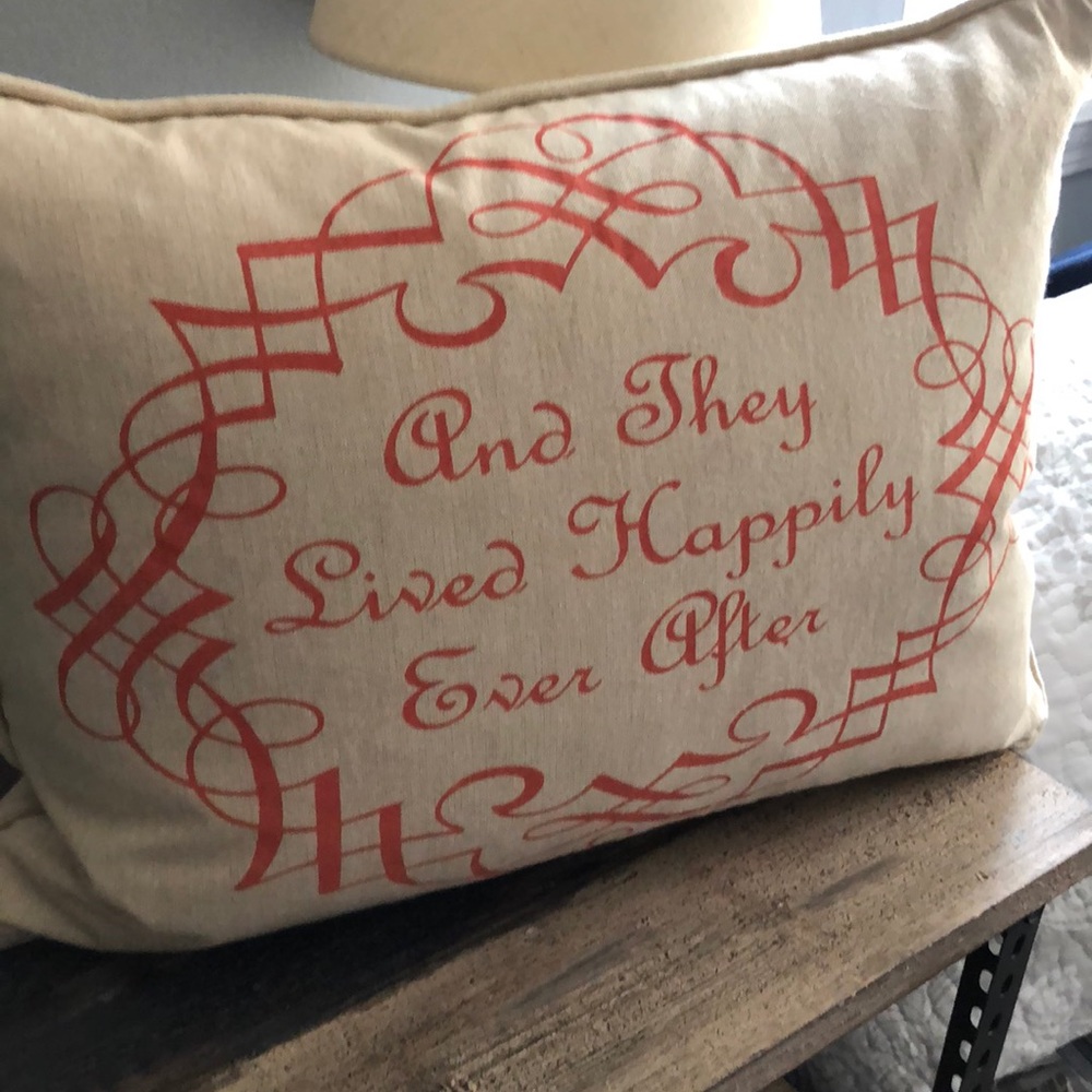 Pillow - Picture 2 of 4
